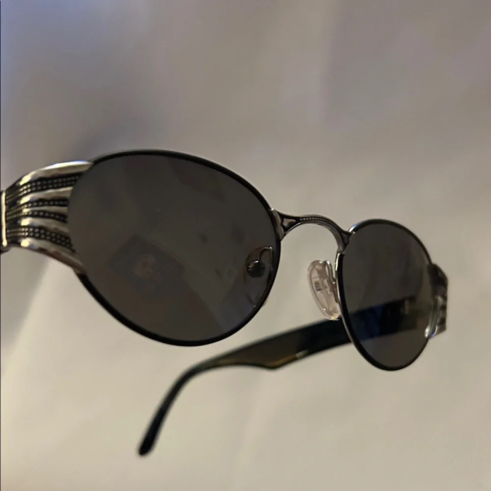 Vintage Notorio N128 Stylish Black Oval Sunglasses. New. 100% UV